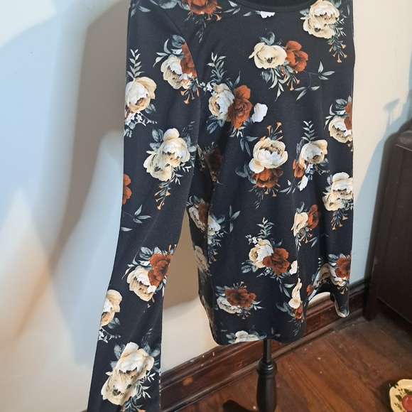 Lularoe Black Floral Long Sleeve Rounded Neck Tunic Size LG - Picture 4 of 7